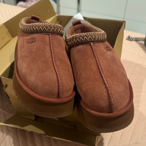 UGG Tazz Women’s Chestnut Suede slippers - Picture 1 of 11